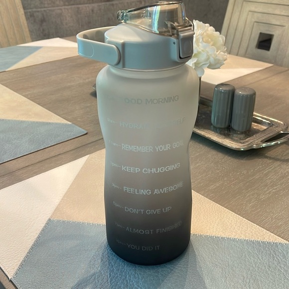 Motivational water jug - Picture 1 of 2